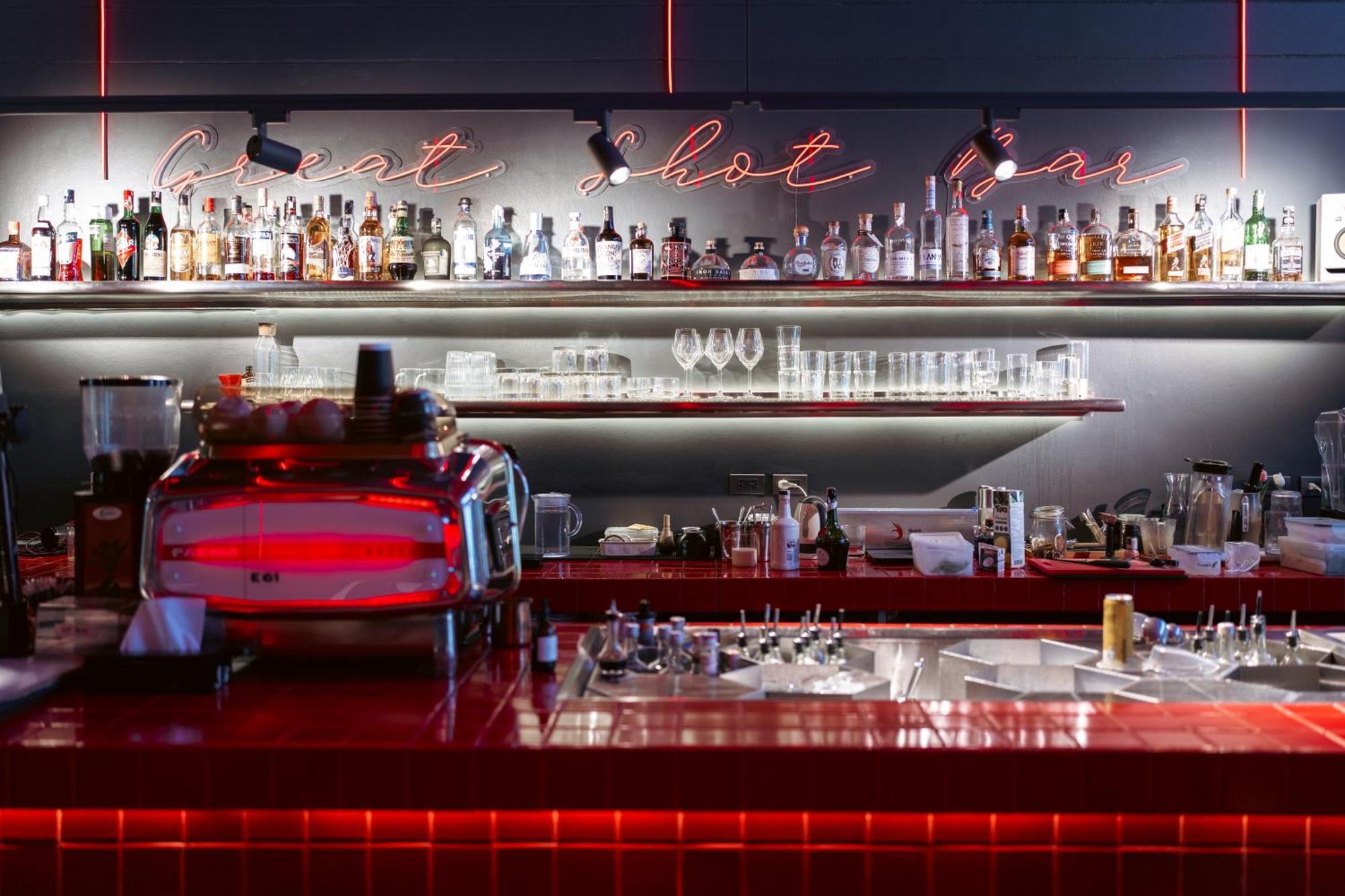 普吉岛福托酒店【SHA Plus+】 布吉 外观 照片 The bar at the W Hotel in Milan