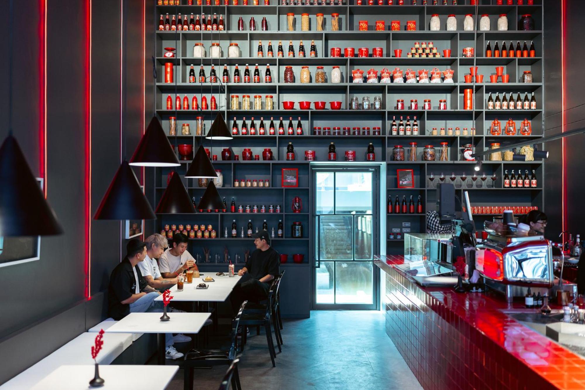 普吉岛福托酒店【SHA Plus+】 布吉 外观 照片 Interior of a typical restaurant
