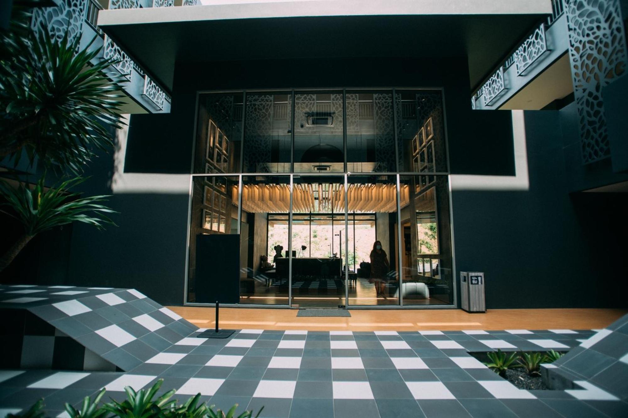 普吉岛福托酒店【SHA Plus+】 布吉 外观 照片 The lobby of the hotel