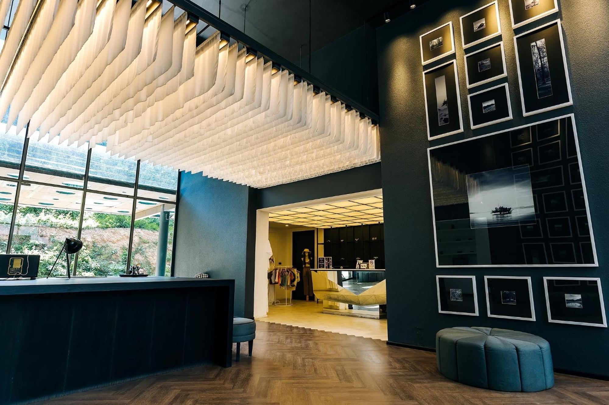 普吉岛福托酒店【SHA Plus+】 布吉 外观 照片 Interior of the hotel