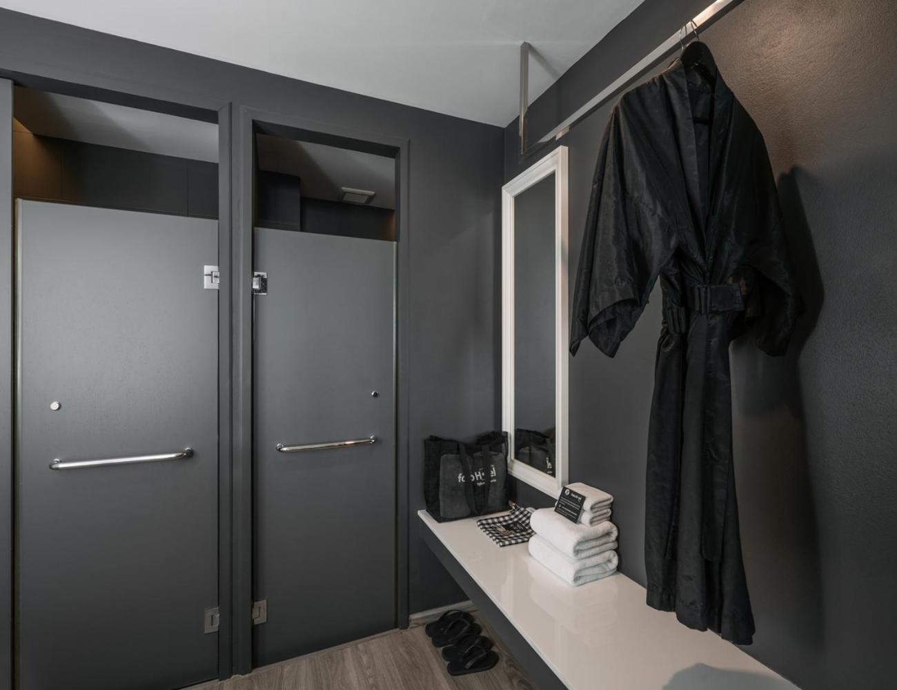 普吉岛福托酒店【SHA Plus+】 布吉 外观 照片 A modern dressing room